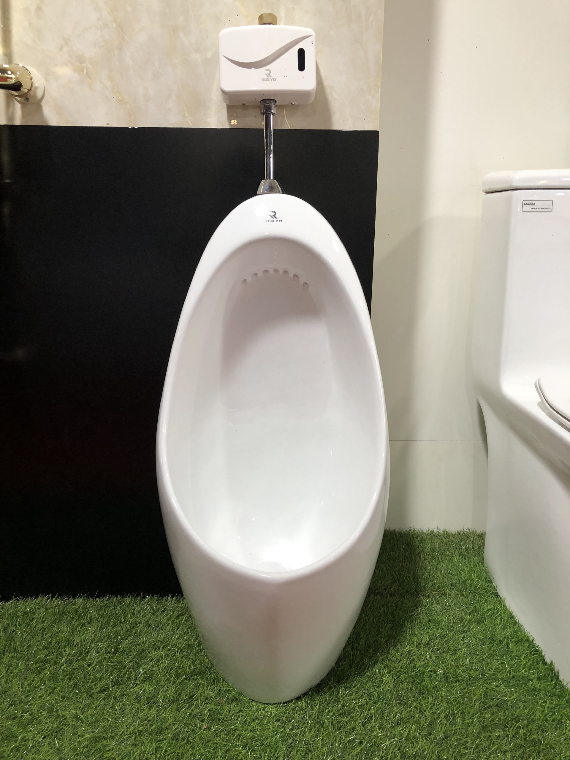 Tiểu nam trung kèm van cảm ứng